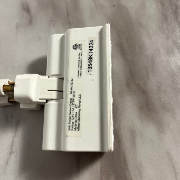 3 Outlet Swivel Wall Adapter - Picture 4 of 6